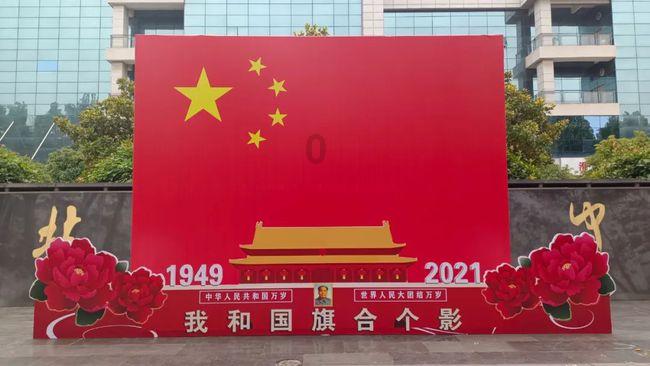 财神爷被爆改成俊男靓女,网友:真是越玩越花了!